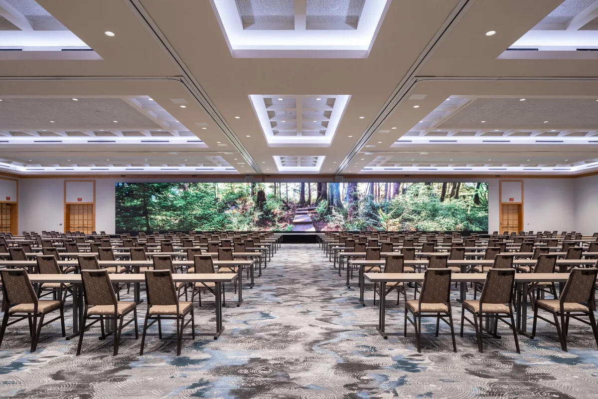 Bayshore Grand Ballroom with Theatre Meeting setup