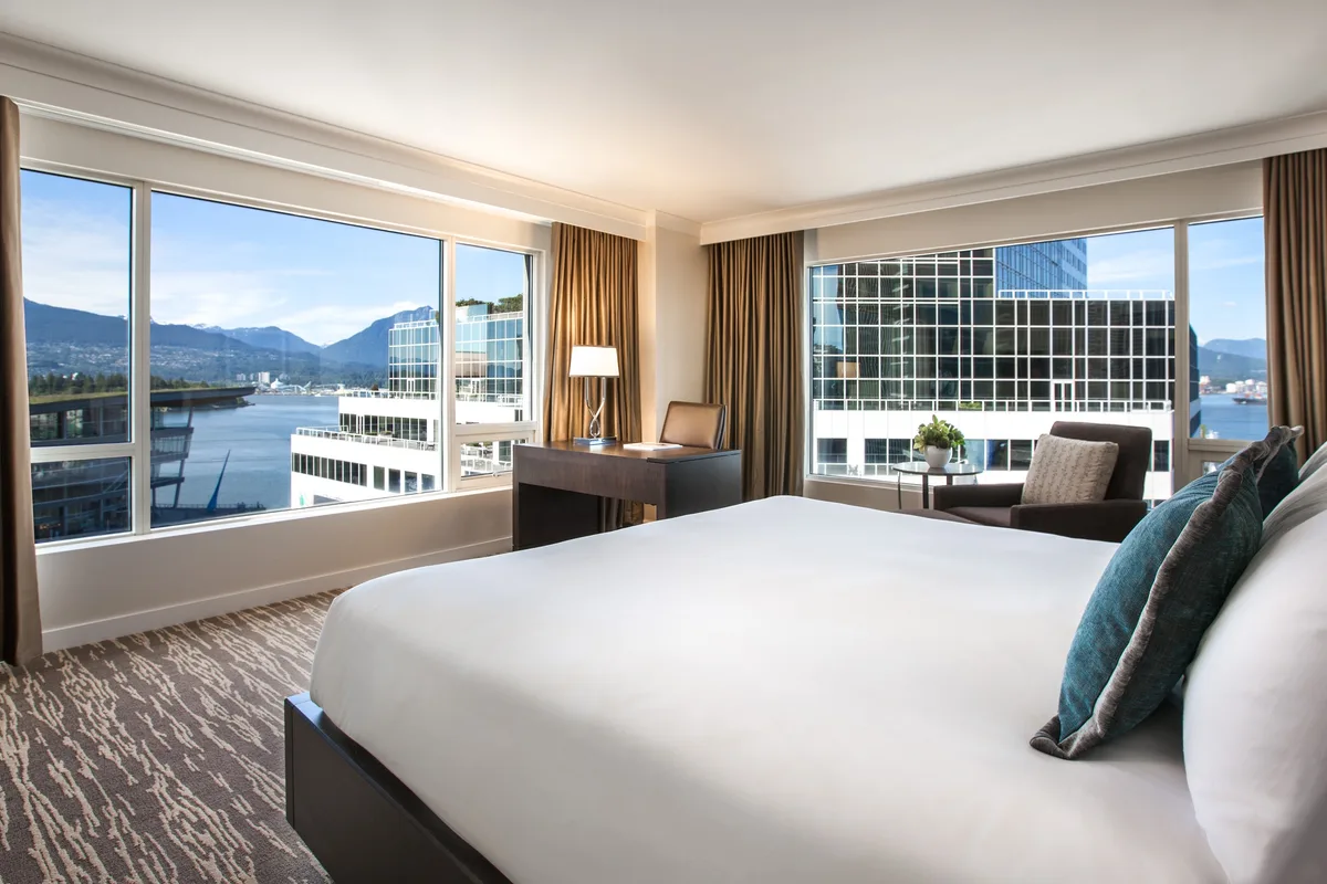 Corner king room with harbour view at the Fairmont Waterfront Hotel Vancouver